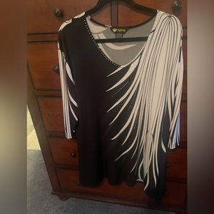 Black and white dressy tunic sz 1X